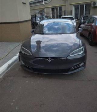 Tesla Model S 90D