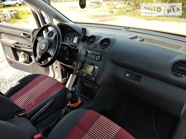 Volkswagen Caddy пасс., 2012 г.в.