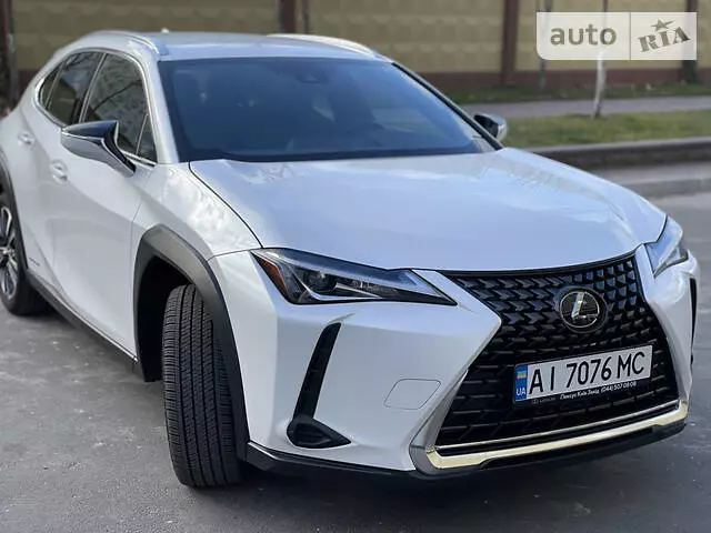 Lexus UX 250H, 2020 г.в.