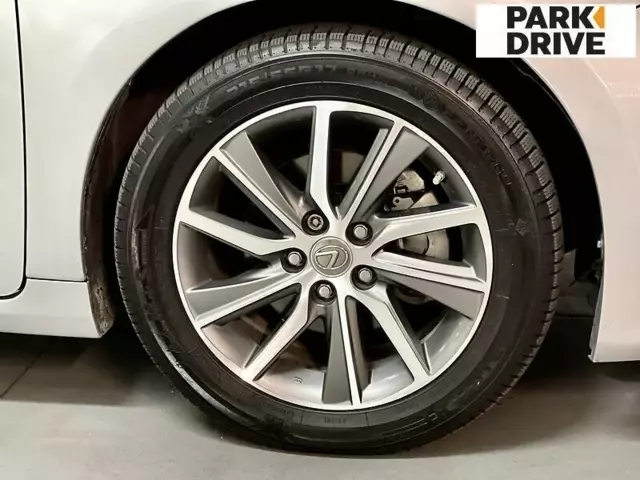 Lexus ES 300h, 2015 г.в.