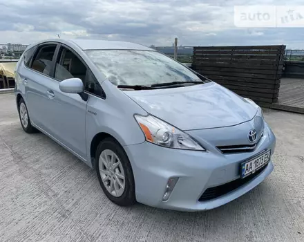 Toyota Prius v, 2012 г.в.