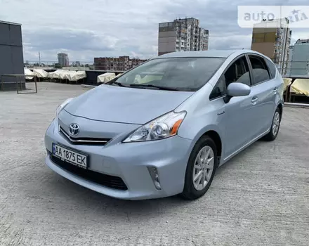 Toyota Prius v, 2012 г.в.
