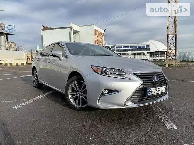 Lexus ES 300h, 2016 г.в.