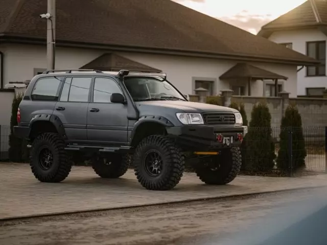 Toyota Land Cruiser 105, 2002 г.в.