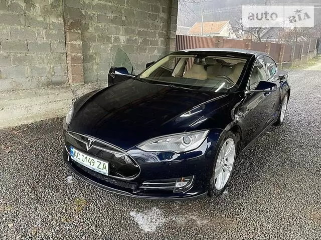 Tesla Model S, 2014 г.в.