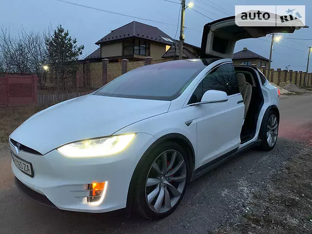 Tesla Model X, 2015 г.в.