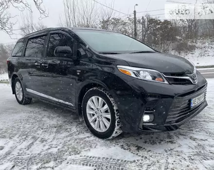 Toyota Sienna, 2017 г.в.