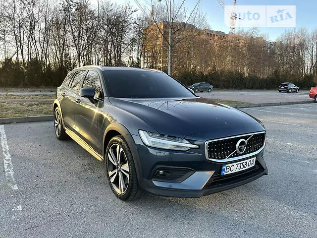 Volvo V60, 2019 г.в.