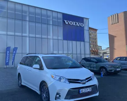 Toyota Sienna, 2018 г.в.