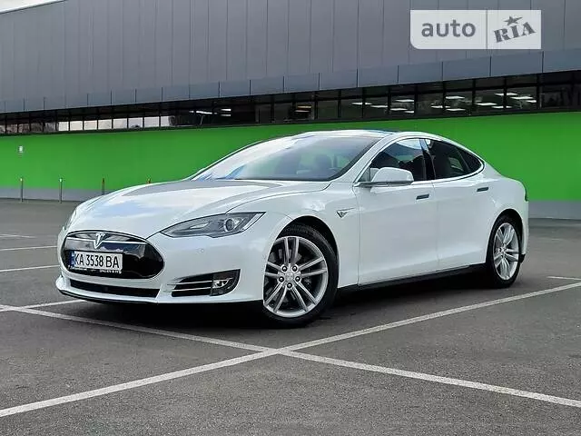 Tesla Model S, 2015 г.в.
