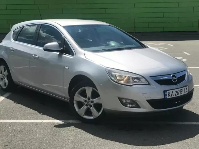 Opel Astra J, 2011 г.в.