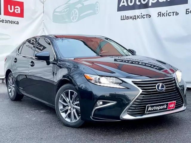 Lexus ES 300 H, 2015 г.в.