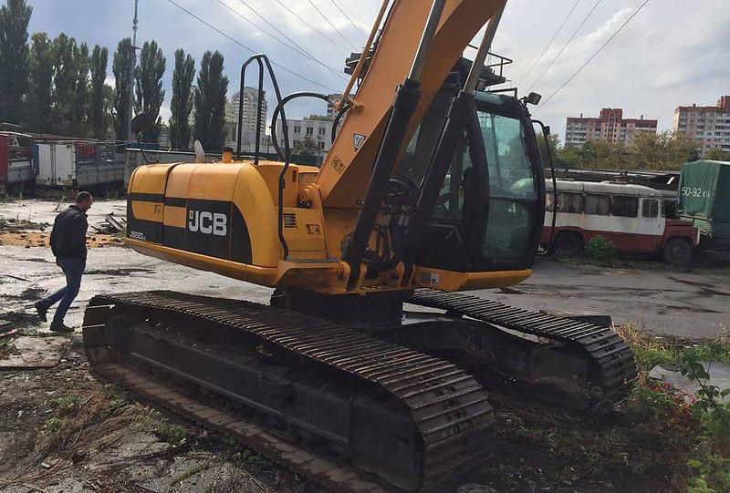 JCB JS 220 2010