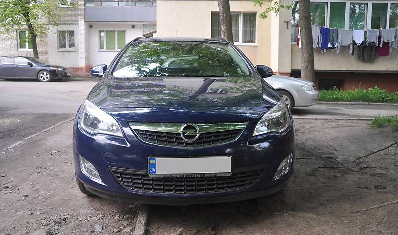 Opel Astra J Sports Tourer 2012