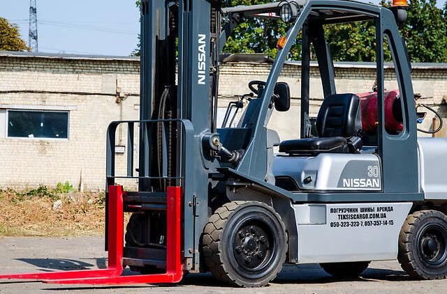 Nissan UGD02A30PQ 2002