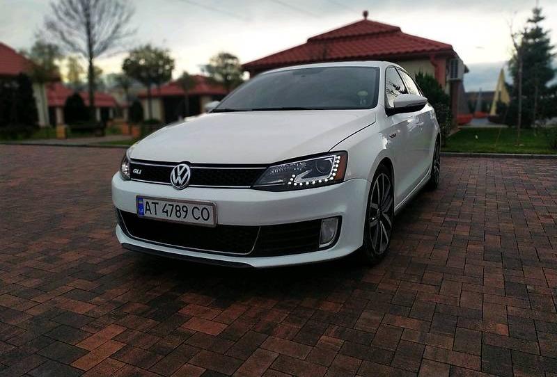 Volkswagen Jetta GLI   2013