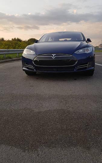 Tesla Model S 2015