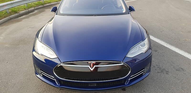 Tesla Model S 2015