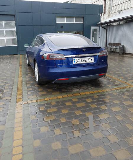 Tesla Model S 2015