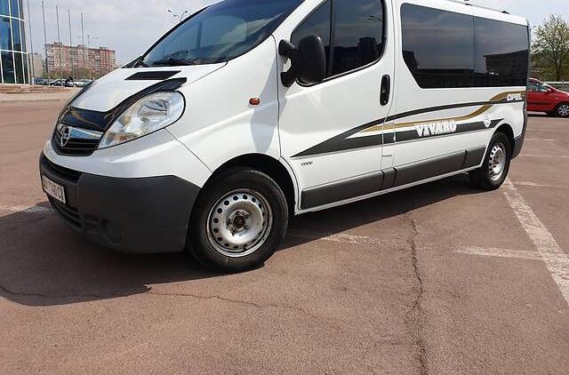 Opel Vivaro пасс. Long 2010