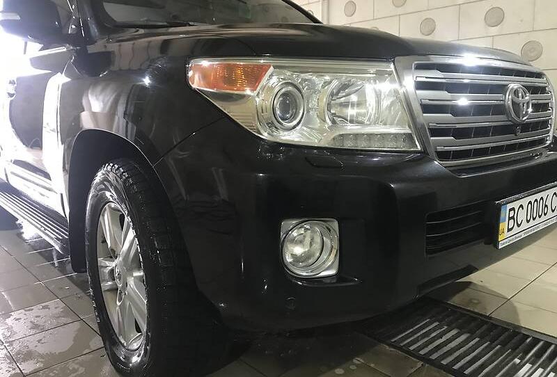 Toyota Land Cruiser 200 2012
