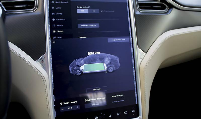 Tesla Model S 85D Autopilot 2015