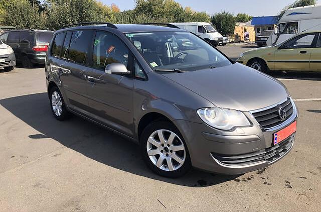 Volkswagen Touran 2.0 TDI   2009