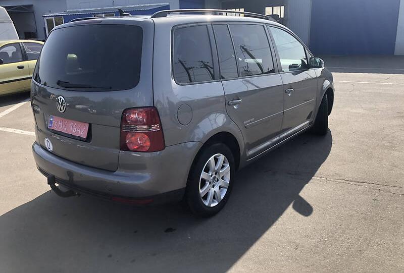 Volkswagen Touran 2.0 TDI   2009