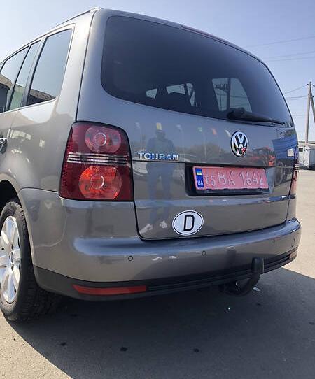 Volkswagen Touran 2.0 TDI   2009