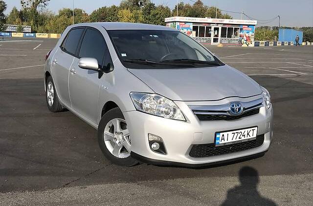 Toyota Auris HYBRID. NEKRAHENAJ  2012