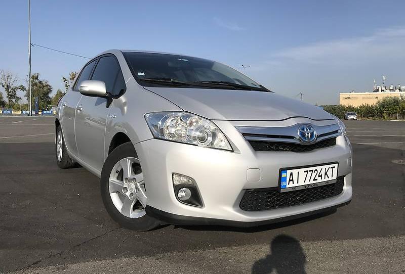 Toyota Auris HYBRID. NEKRAHENAJ  2012