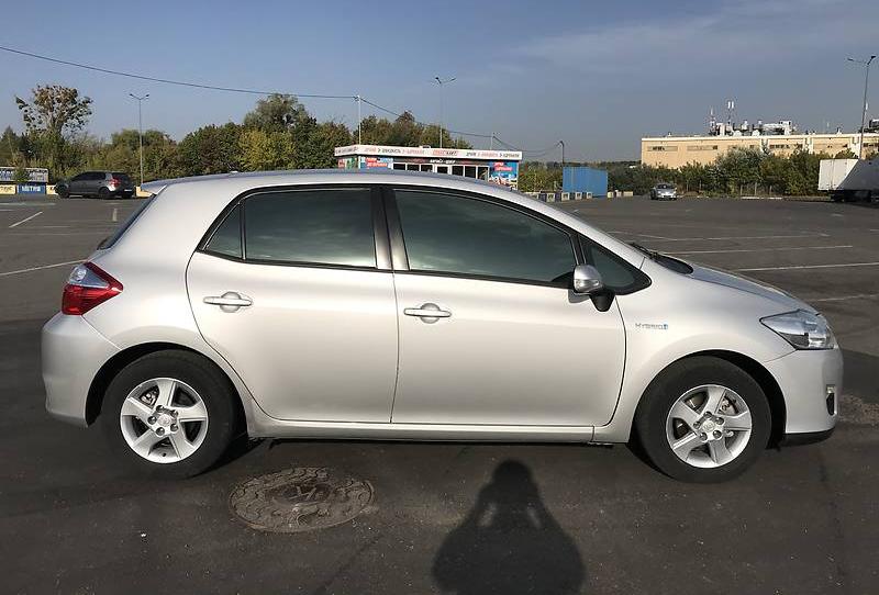 Toyota Auris HYBRID. NEKRAHENAJ  2012