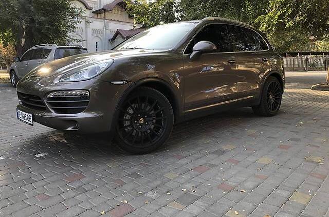 Porsche Cayenne S Official 2011