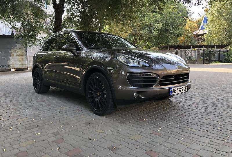 Porsche Cayenne S Official 2011