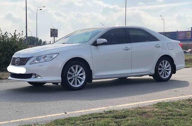 Toyota Camry Lux 2012