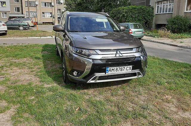 Mitsubishi Outlander OFFICIAL 2019