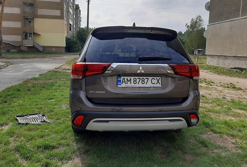 Mitsubishi Outlander OFFICIAL 2019