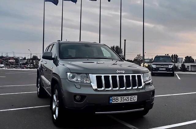 Jeep Grand Cherokee  Overland Official 2011