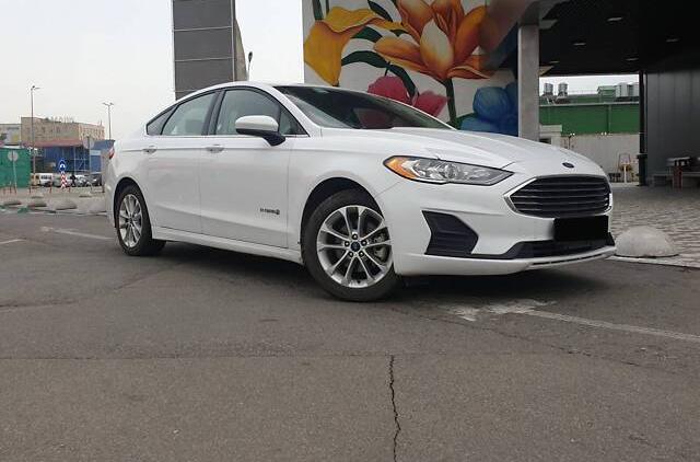 Ford Fusion SE Hybrid 2019