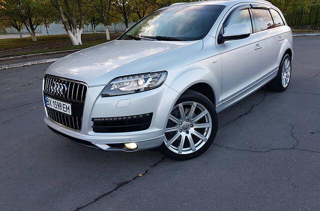 Audi Q7 Official 2010