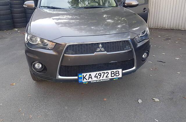 Mitsubishi Outlander SE 2010
