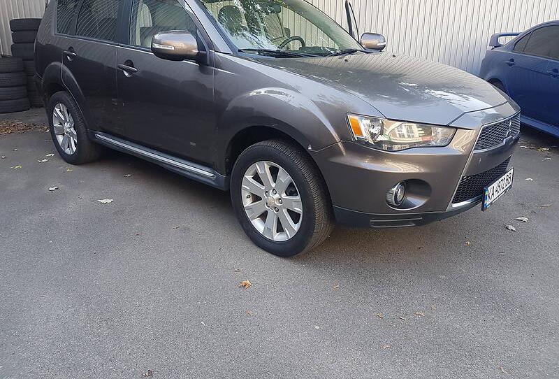 Mitsubishi Outlander SE 2010