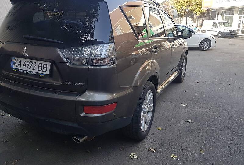 Mitsubishi Outlander SE 2010