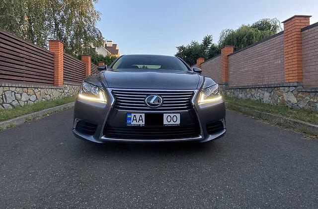 Lexus LS 460 AWD 2016