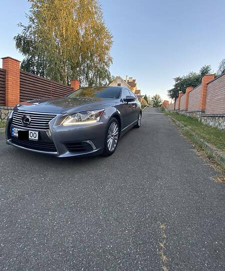 Lexus LS 460 AWD 2016