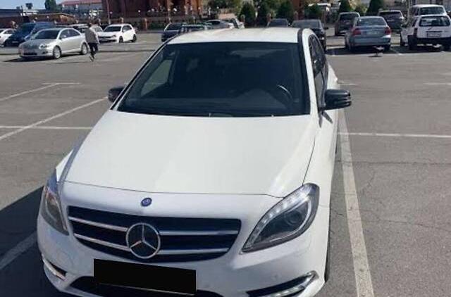 Mercedes-Benz B 180 2013