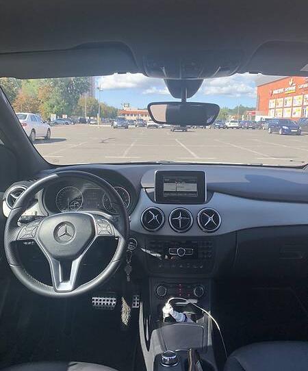 Mercedes-Benz B 180 2013