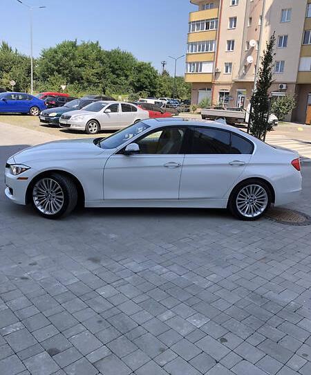 BMW 328 LUXURY 2013
