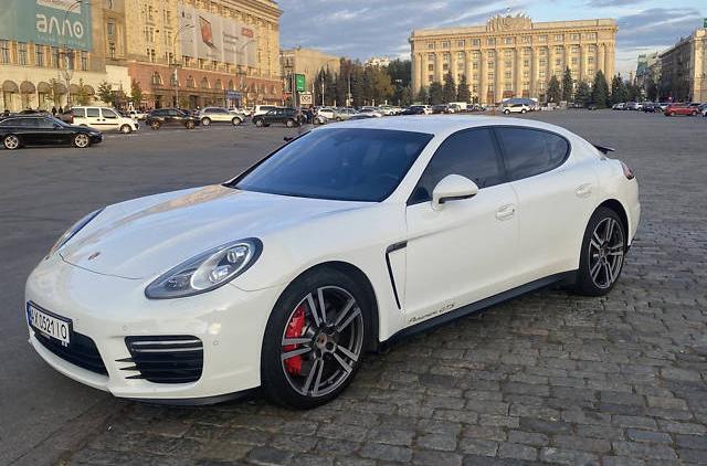 Porsche Panamera GTS 2013