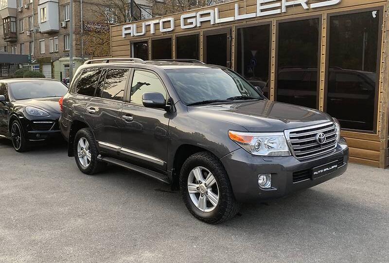 Toyota Land Cruiser 200 2012